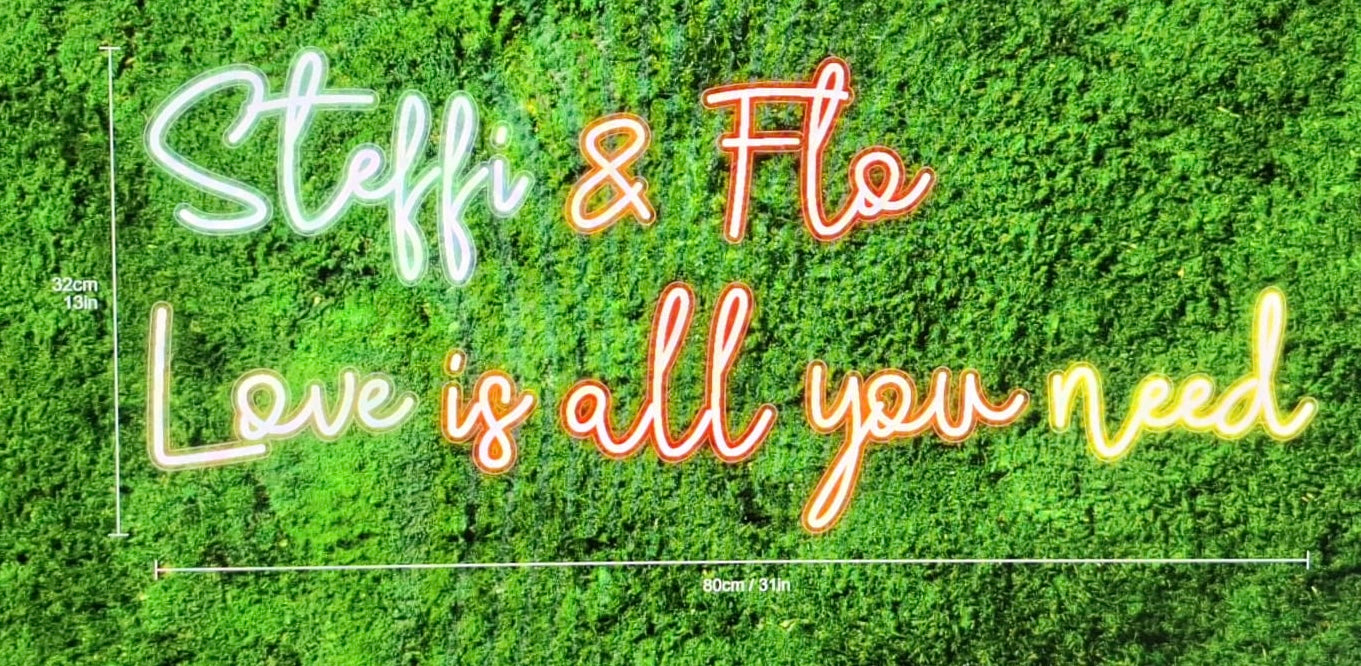 LED Neonschild: Steffi und Flo Love is all you need - Flow RGB - 80cm - Cut to letter - Schriftart: Freespirit - Neutral verpackt