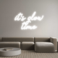 Personalisierbares Neon - LED - Schild in Pink, ideal als Wanddekoration für Wohnzimmer oder Geschäftsräume